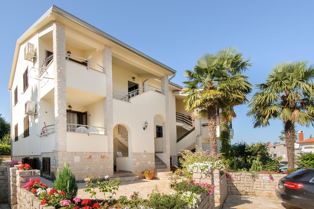 Apartments Marizela Porec Bagian luar foto