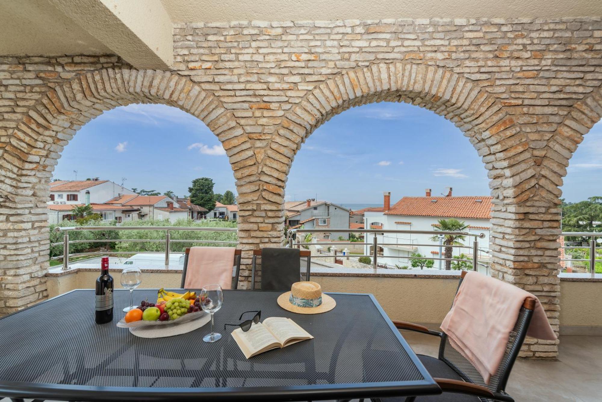 Apartments Marizela Porec Bagian luar foto