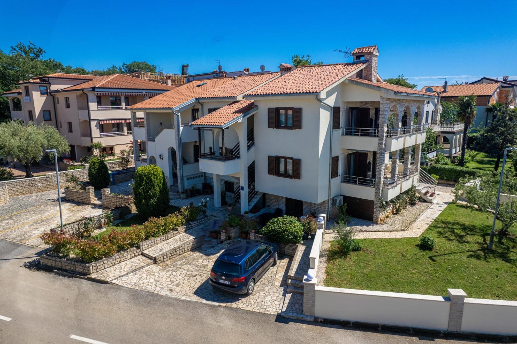 Apartments Marizela Porec Bagian luar foto