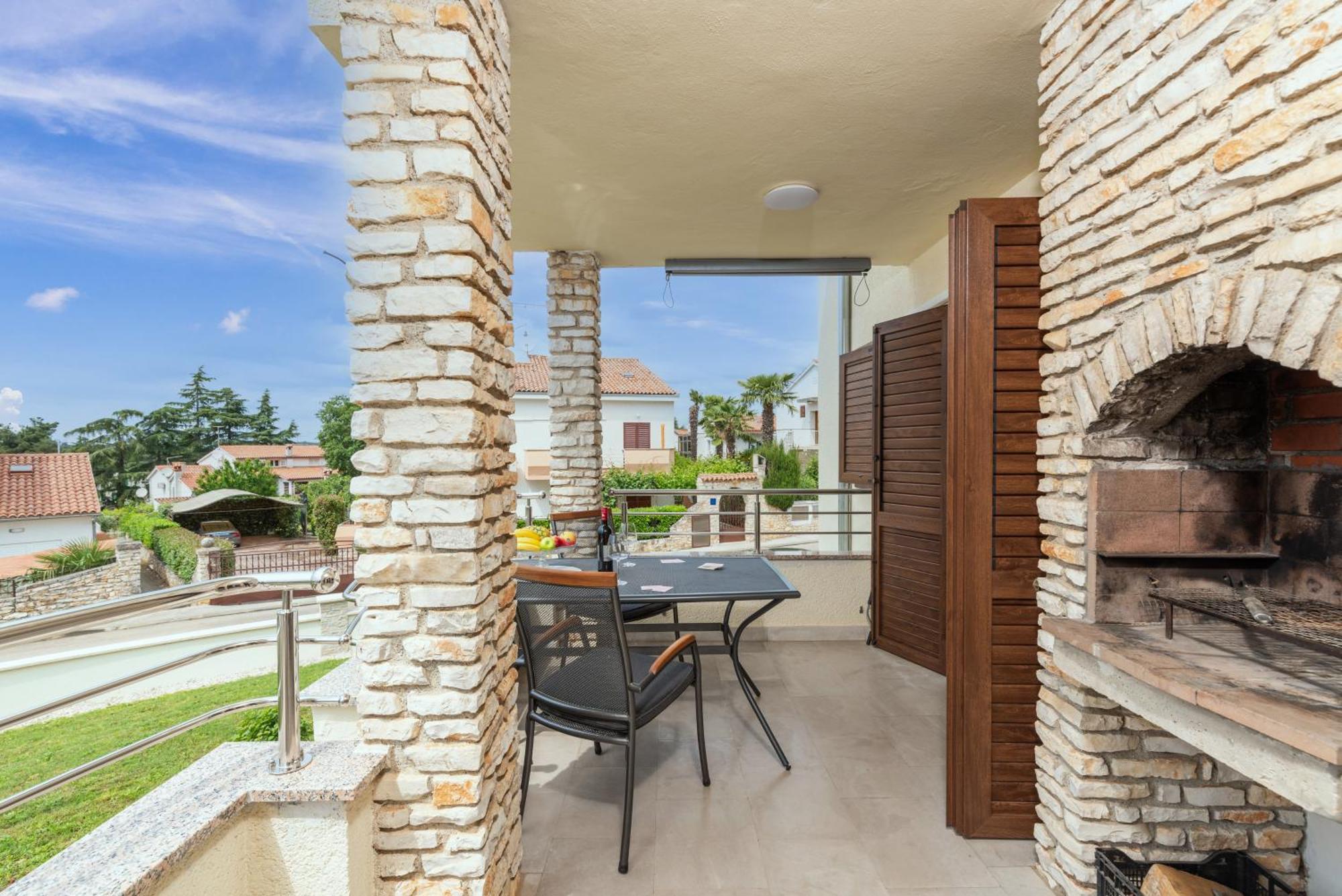 Apartments Marizela Porec Bagian luar foto