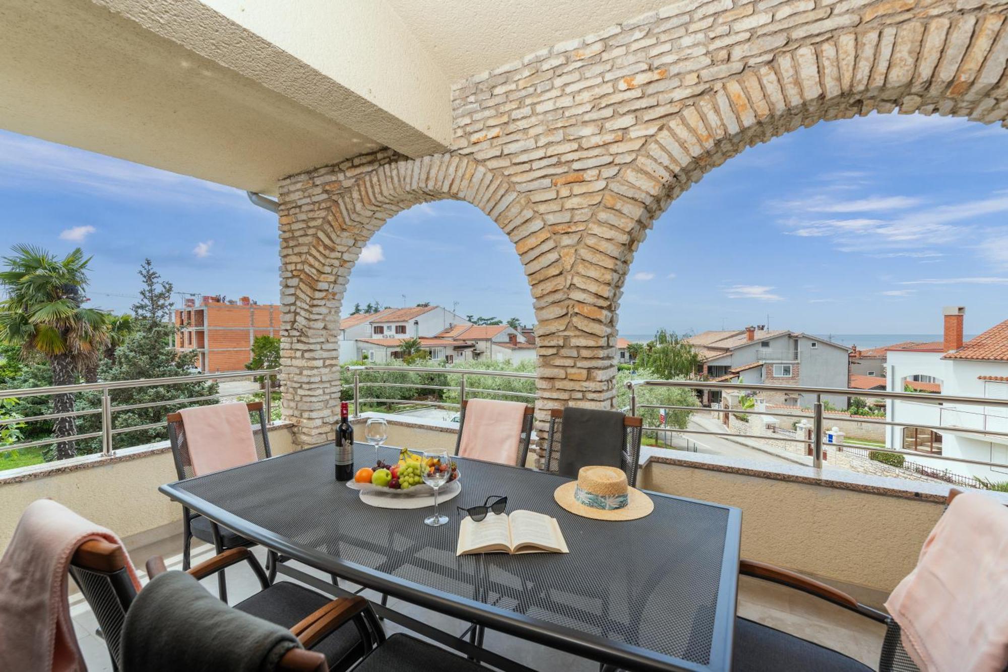 Apartments Marizela Porec Bagian luar foto