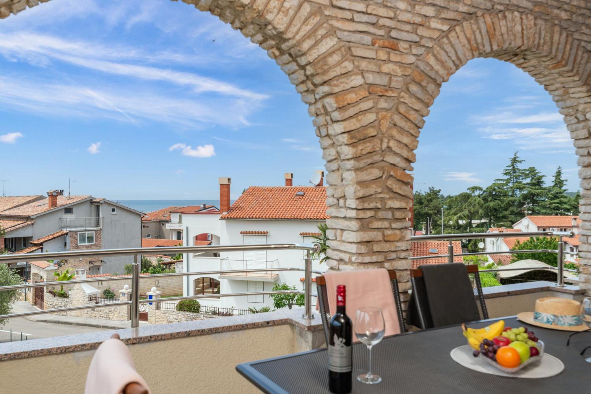 Apartments Marizela Porec Bagian luar foto