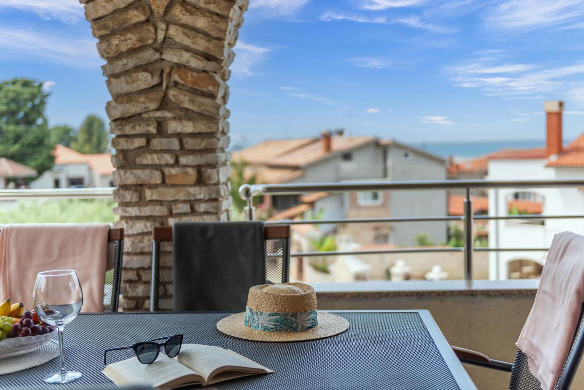 Apartments Marizela Porec Bagian luar foto