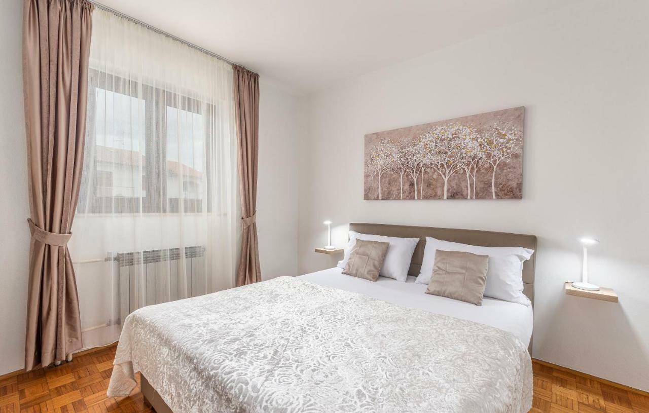 Apartments Marizela Porec Bagian luar foto