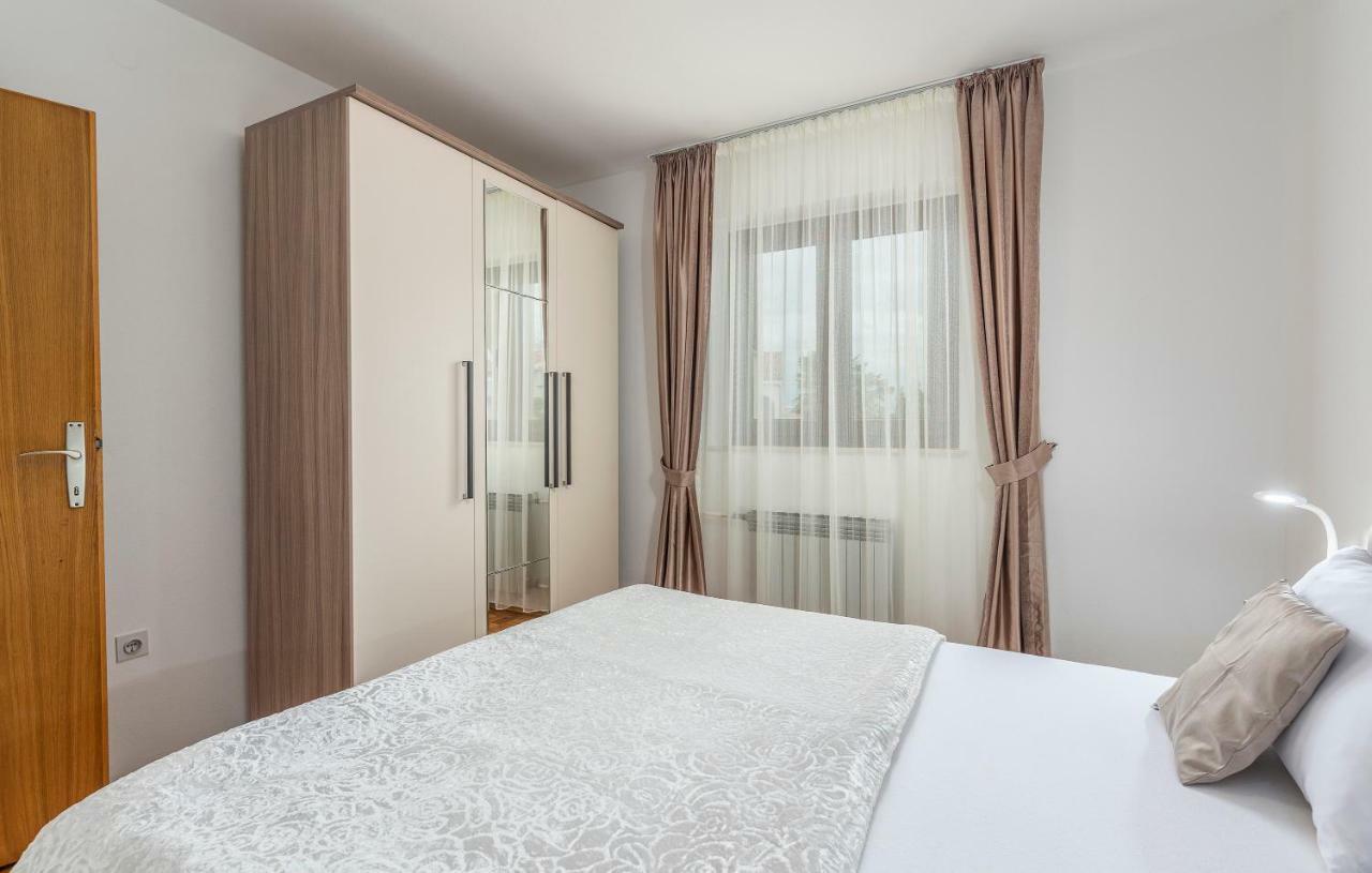 Apartments Marizela Porec Bagian luar foto