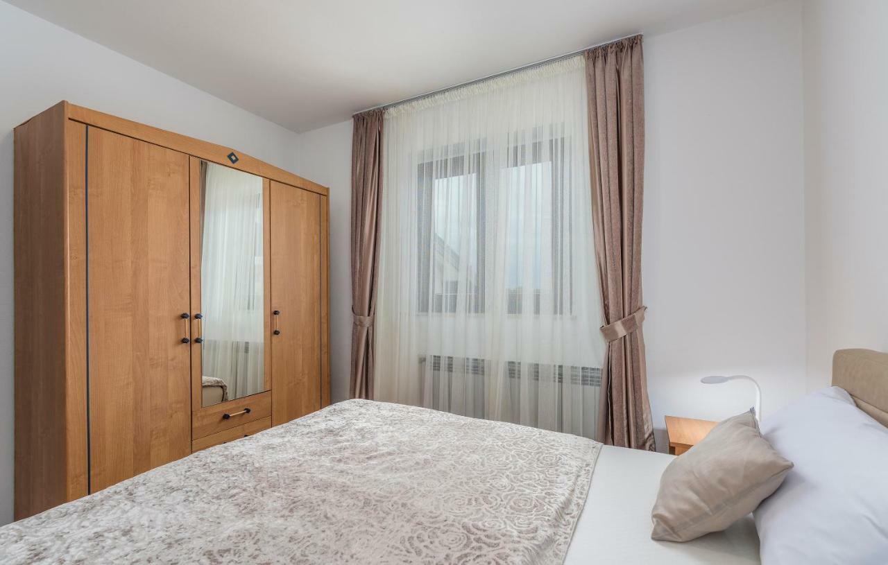 Apartments Marizela Porec Bagian luar foto