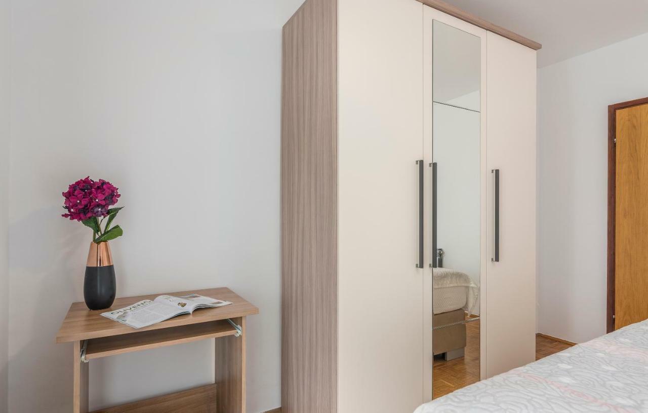 Apartments Marizela Porec Bagian luar foto
