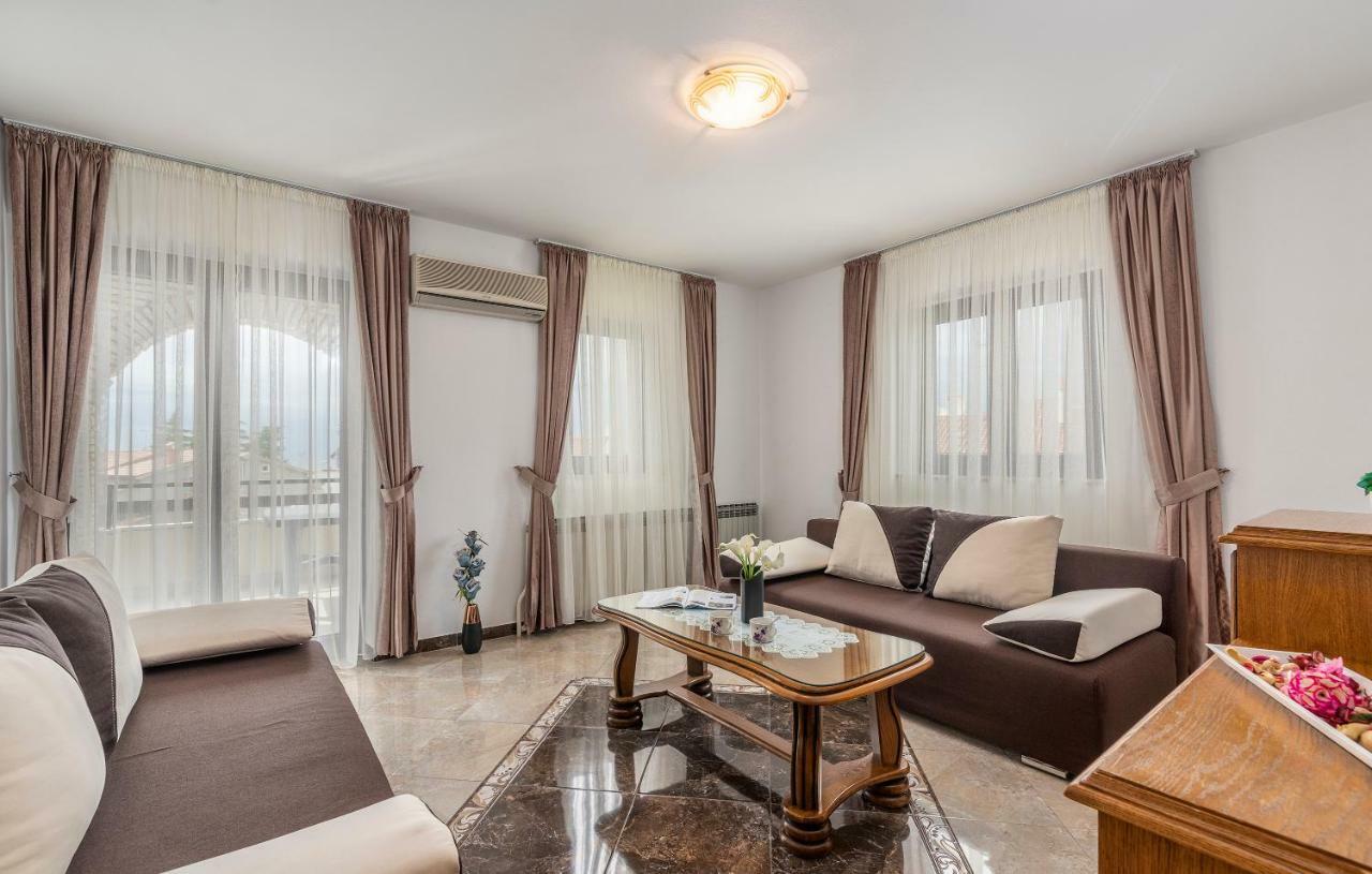 Apartments Marizela Porec Bagian luar foto