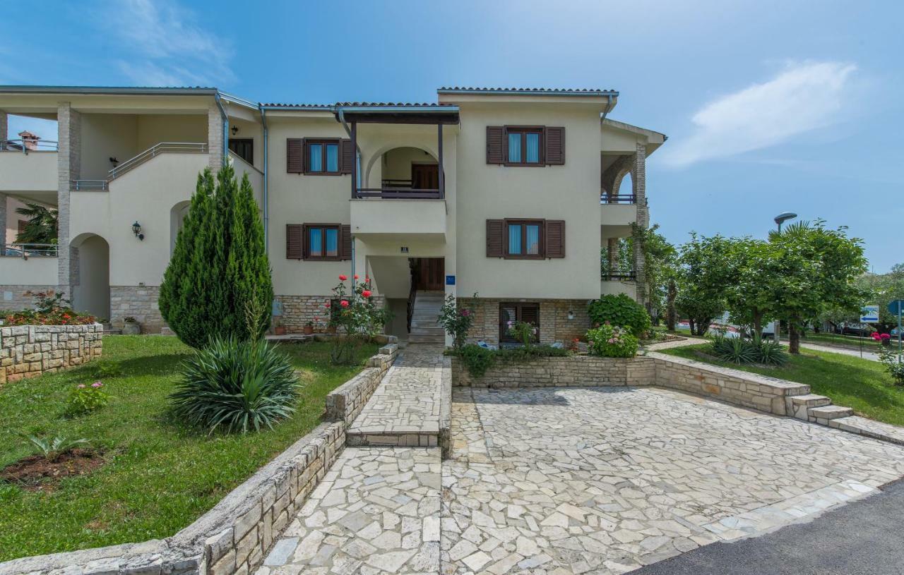 Apartments Marizela Porec Bagian luar foto